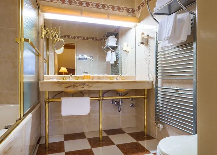 Anglicky Dvur 4* Karlovy Vary