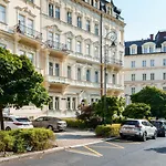 Anglicky Dvur 4* Karlovy Vary
