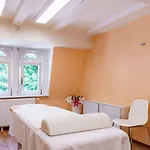 Anglicky Dvur Κάρλοβι Βάρι