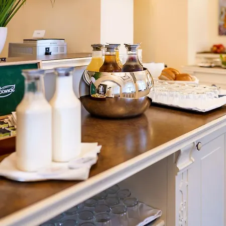 Anglicky Dvur 4* Карловы Вары