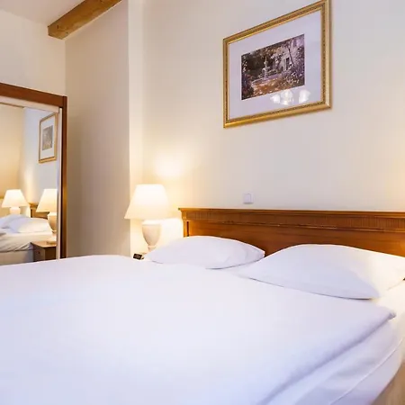 Anglicky Dvur Otel 4*
