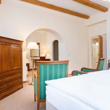 Отель Anglicky Dvur Карловы Вары