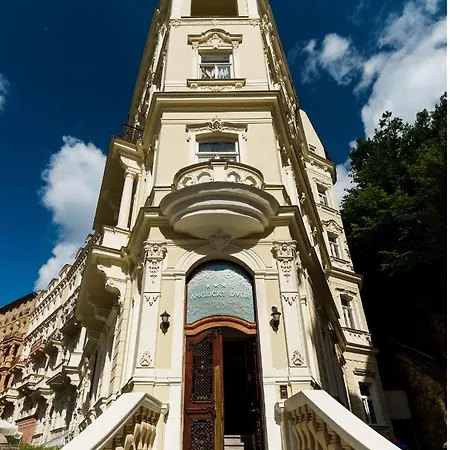 Anglicky Dvur Отель