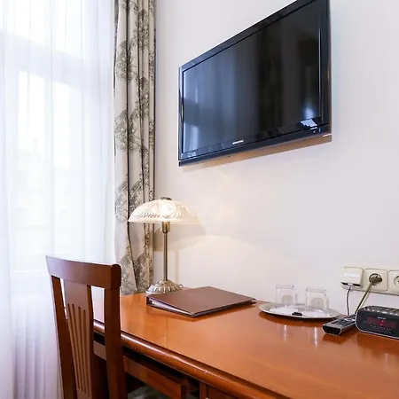 Anglicky Dvur Отель Карловы Вары