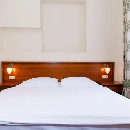Anglicky Dvur Hotel Karlowe Wary