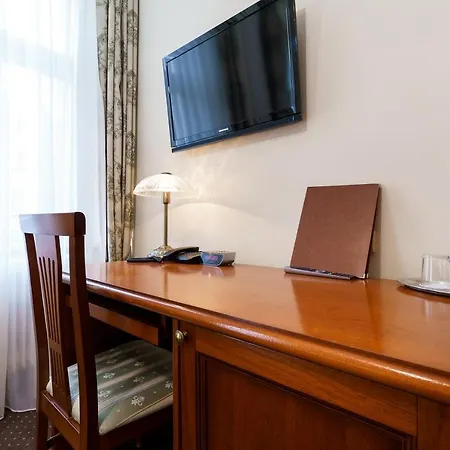 Отель Anglicky Dvur 4*