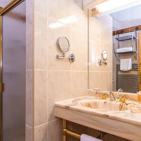 Anglicky Dvur 4* Карловы Вары