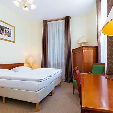 Anglicky Dvur 4* Karlovy Vary