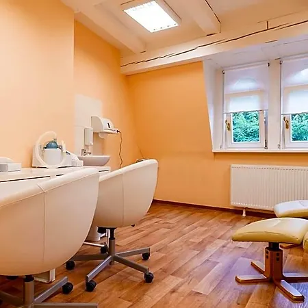Anglicky Dvur 4* Karlovy Vary