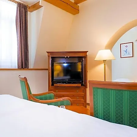 Anglicky Dvur Otel 4*