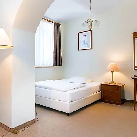 Anglicky Dvur 4* Karlovy Vary