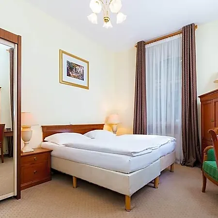 Anglický Dvůr Hotel