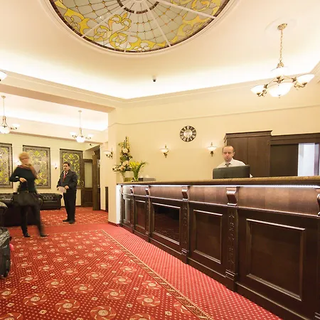 Anglicky Dvur Отель