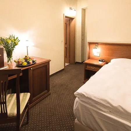 Отель Anglicky Dvur 4*