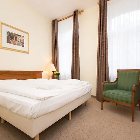 Anglicky Dvur Карловы Вары